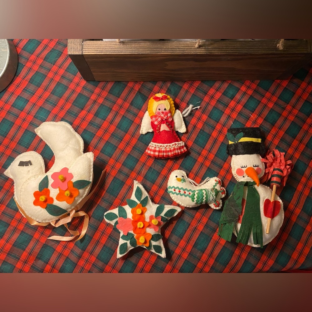 ⭐️3/$20 5 pc vintage lot Christmas ornaments